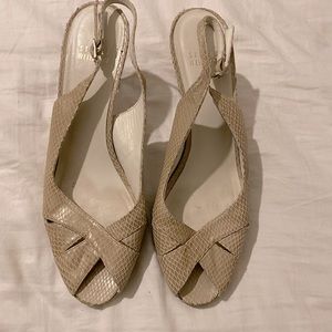 STUART WEITZMAN 9M Beige Snakeskin Slingback Pump